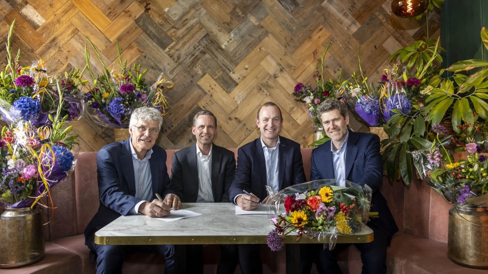 Op de foto, van links naar rechts: Jan Droppers - ABN AMRO, Ton van Adrichem - ING, David van Mechelen - Royal FloraHolland, Gijs van der Wolf - Rabobank