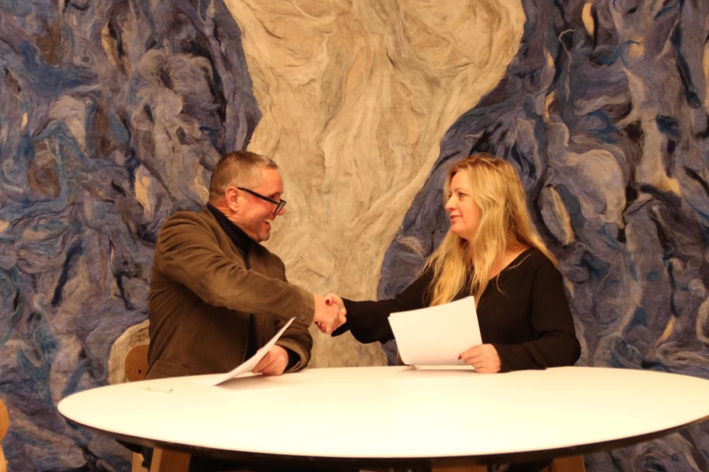 René van Gastel CEO van Groeibalans en Chantal van Kuyck algemeen directeur van BCT tekenden de overeenkomst in ROOTZ